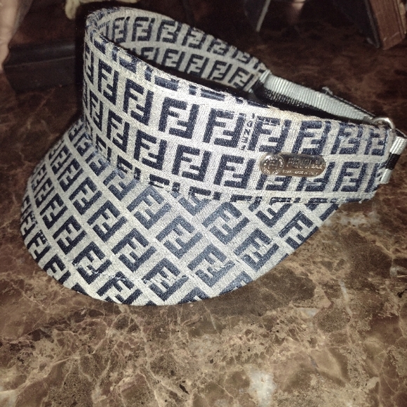 VINTAGE 90'S FENDI LIKE NEW - Picture 1 of 4